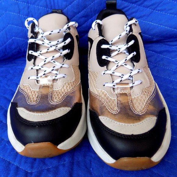 Steve Madden Antonio Gold Sneakers - Size 7 - Picture 3 of 7